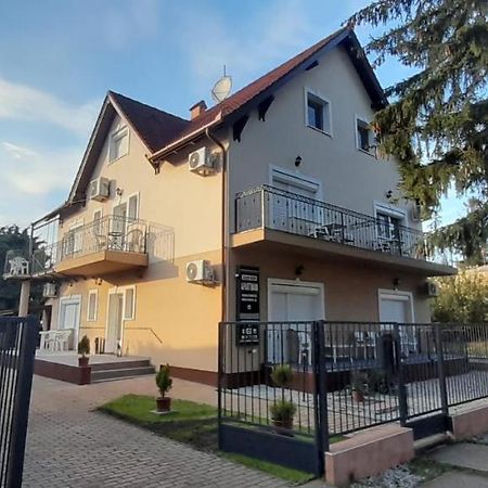 Gabor Aron Apartment Hajdúszoboszló Zewnętrze zdjęcie